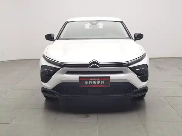 Citroën Versailles C5 X 2025