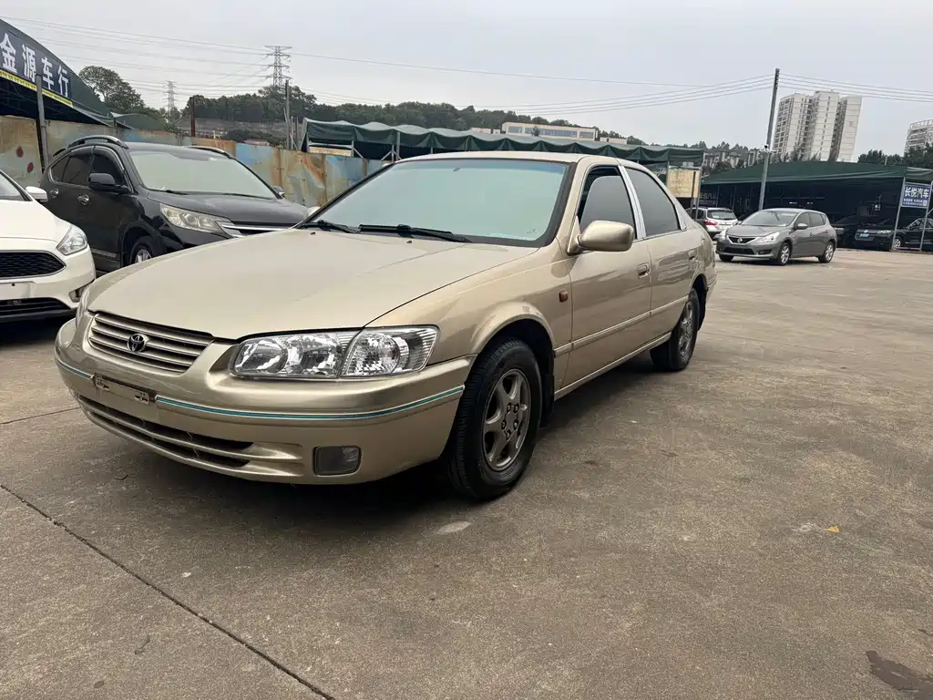 Toyota Camry 1997 — фото 1