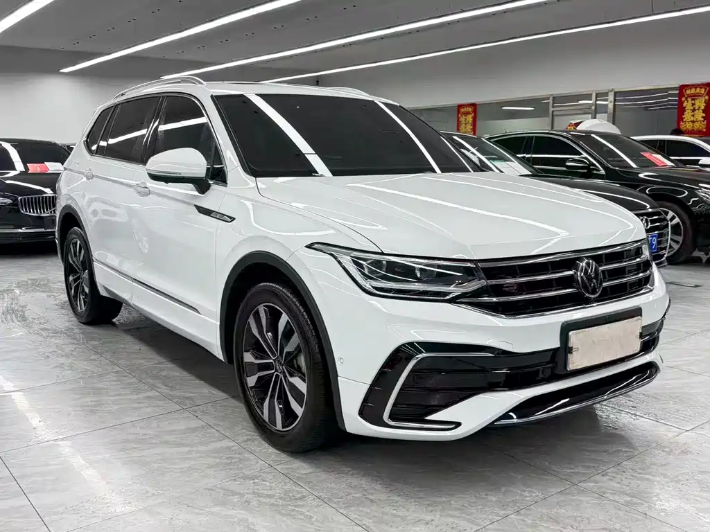Volkswagen Tiguan L 2024 — фото 3
