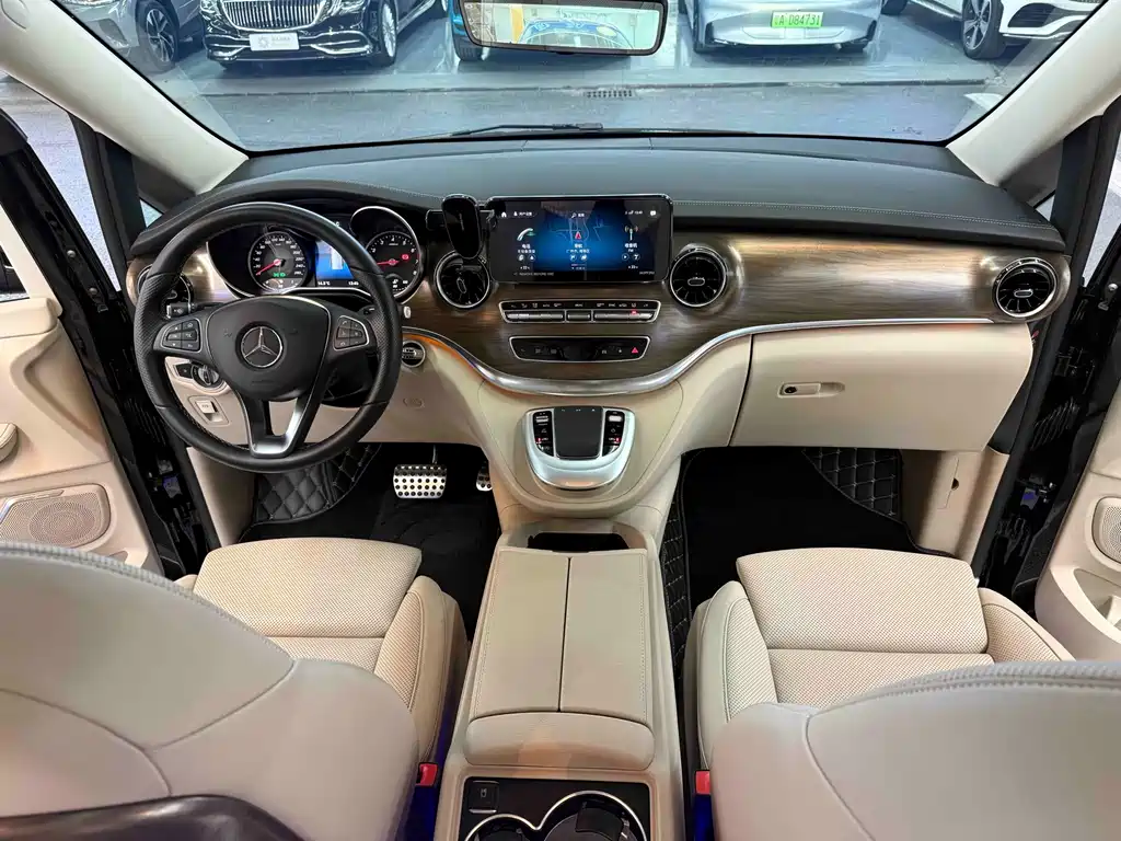 Mercedes-Benz V-Class 2023 — фото 11