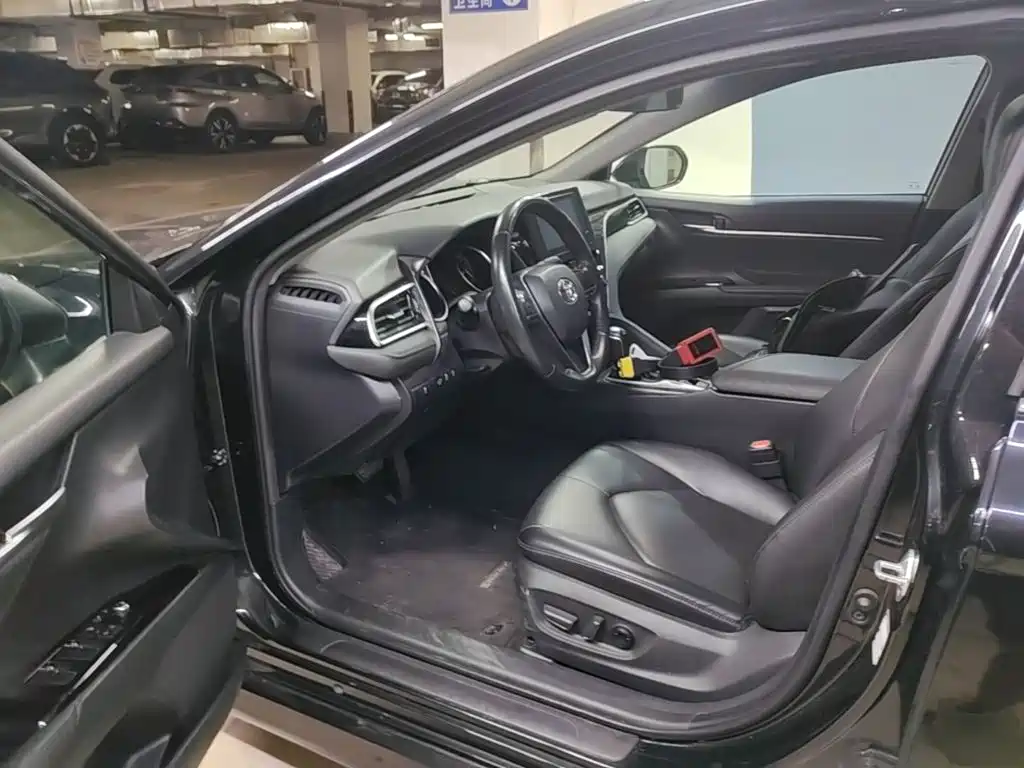 Toyota Camry 2023 — фото 16