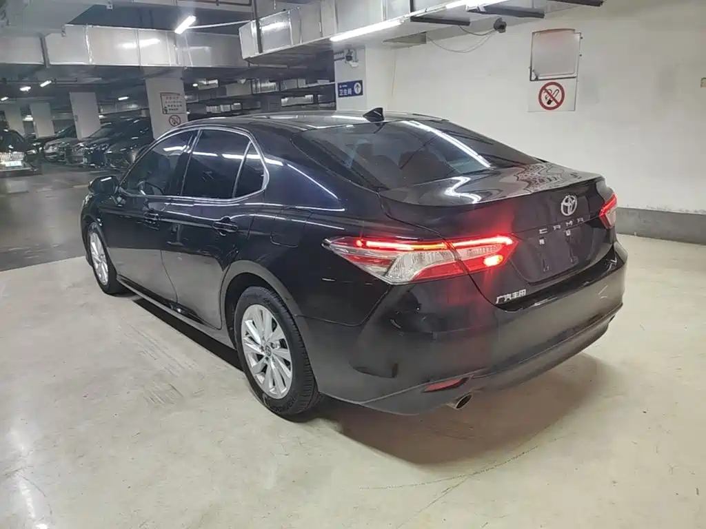 Toyota Camry 2023 — фото 5