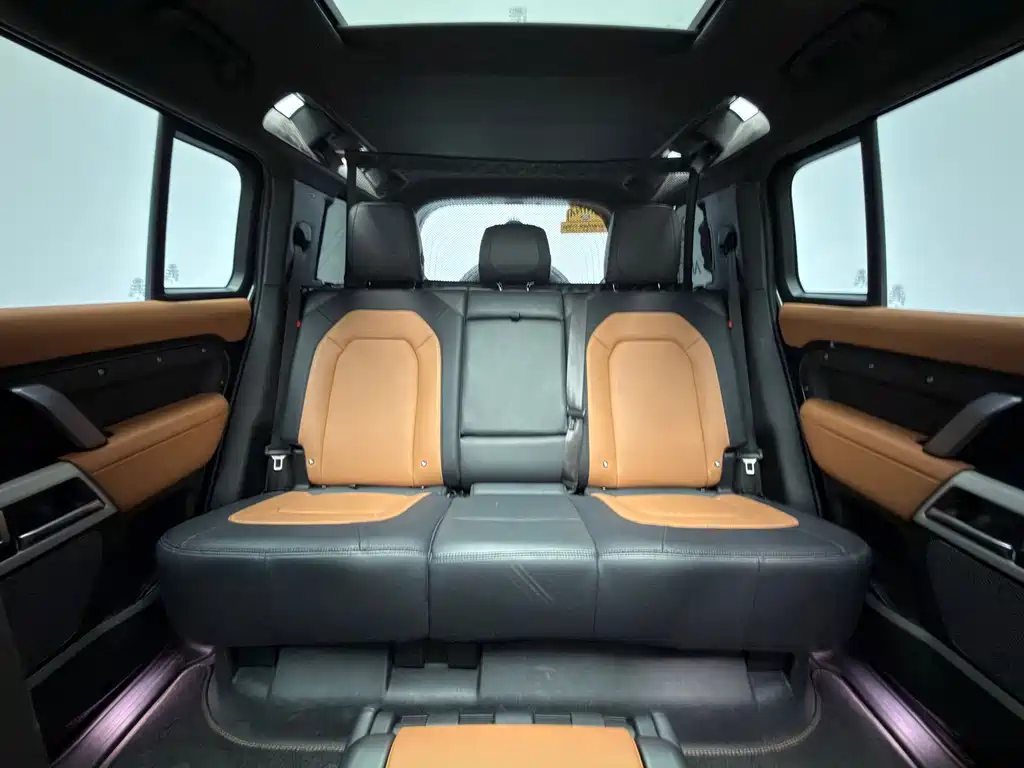 Land Rover Defender 2023 — фото 11