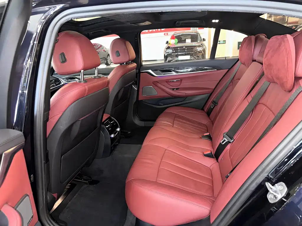 BMW 5 Series 2019 — фото 12
