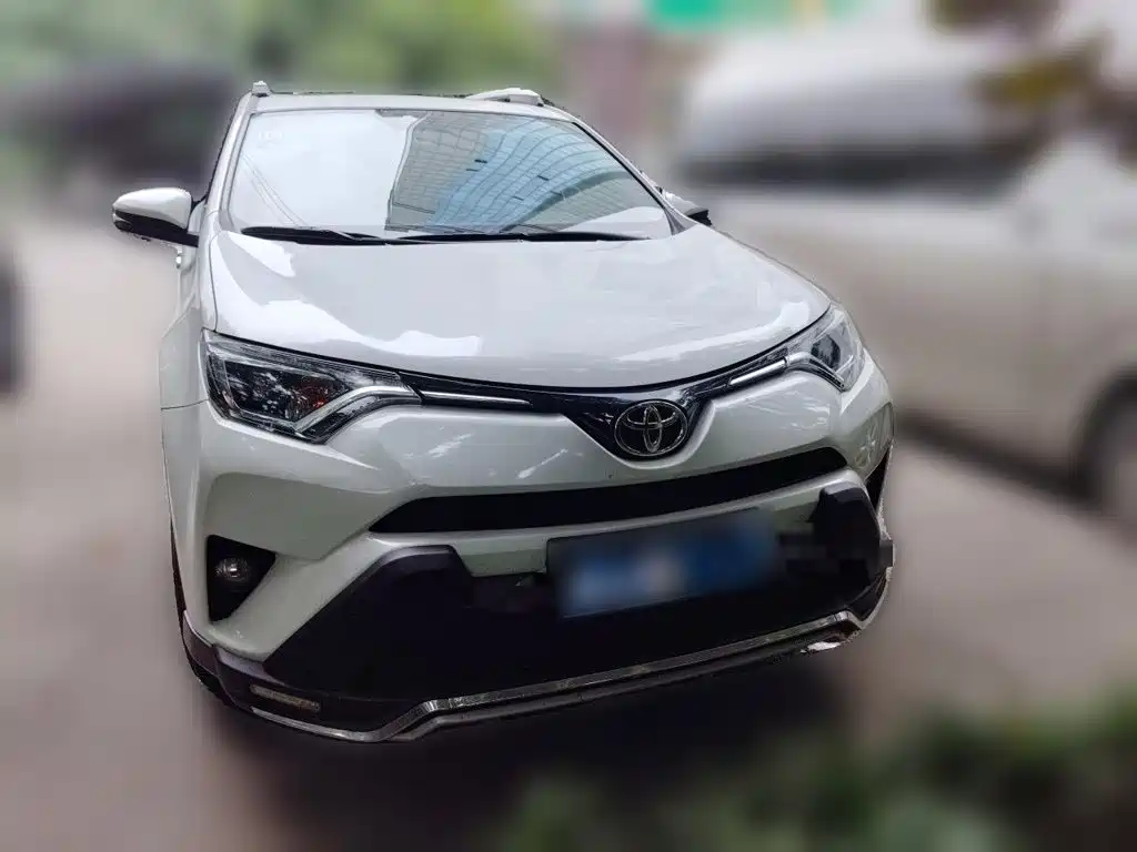 Toyota RAV4 2018 — фото 24