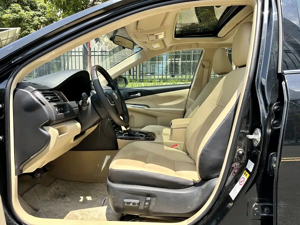 Toyota Camry 2016 — фото 10