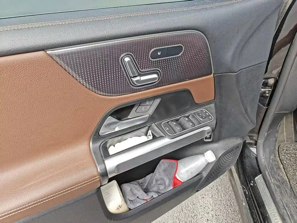 Mercedes-Benz GLB 2023