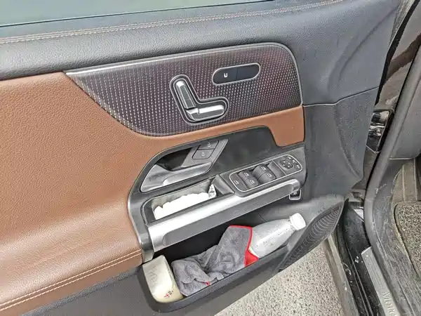 Mercedes-Benz GLB 2023
