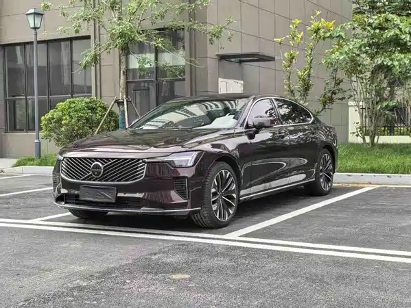 Volvo S90 2025