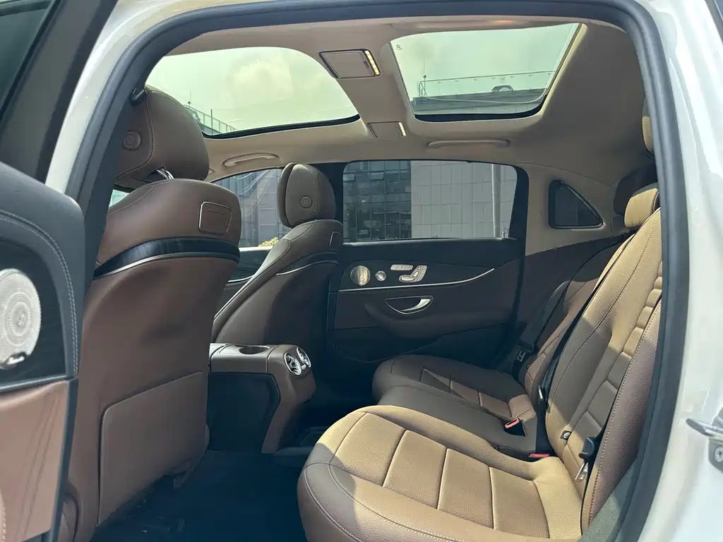 Mercedes-Benz E-Class 2020 — фото 11