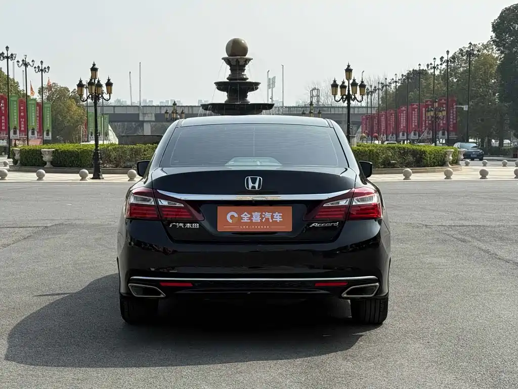 Honda Accord 2018 — фото 8