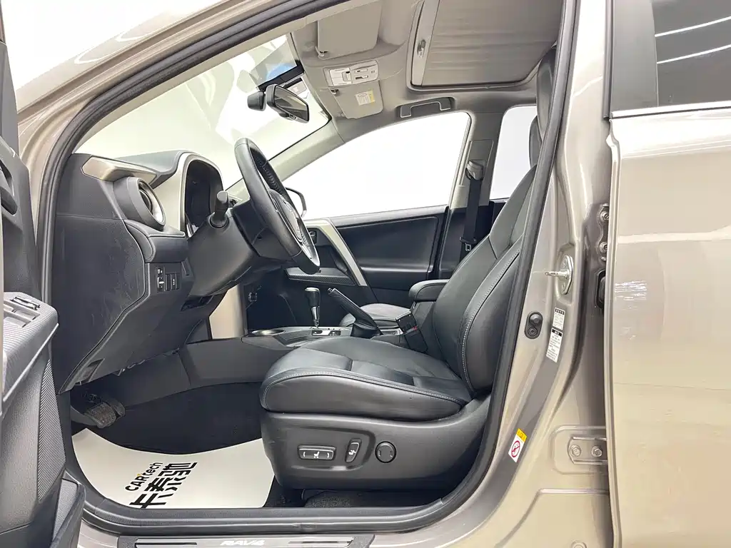 Toyota RAV4 2015 — фото 16