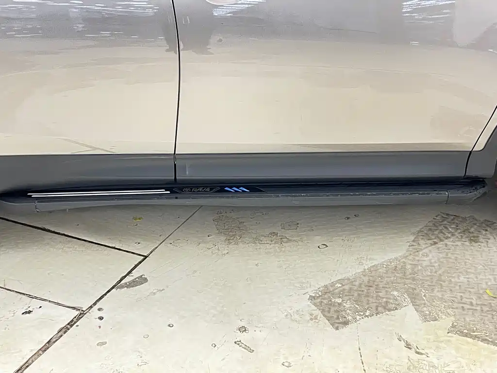 Toyota RAV4 2015 — фото 17