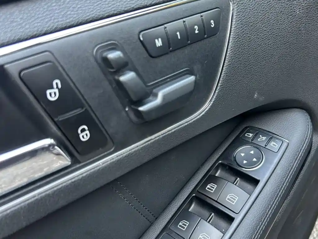 Mercedes-Benz E-Class 2010 — фото 16