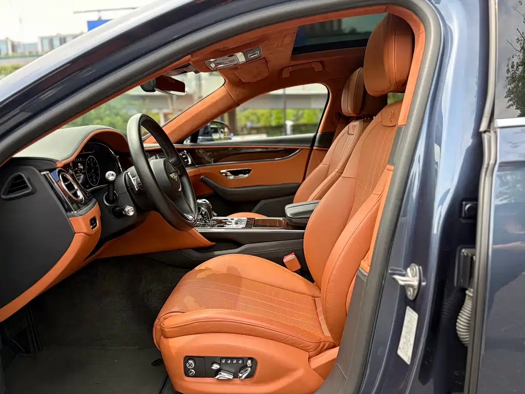 Bentley Flying Spur 2021 — фото 9