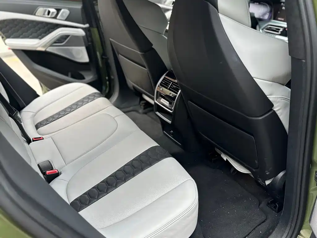BMW X6 M 2022 — фото 12