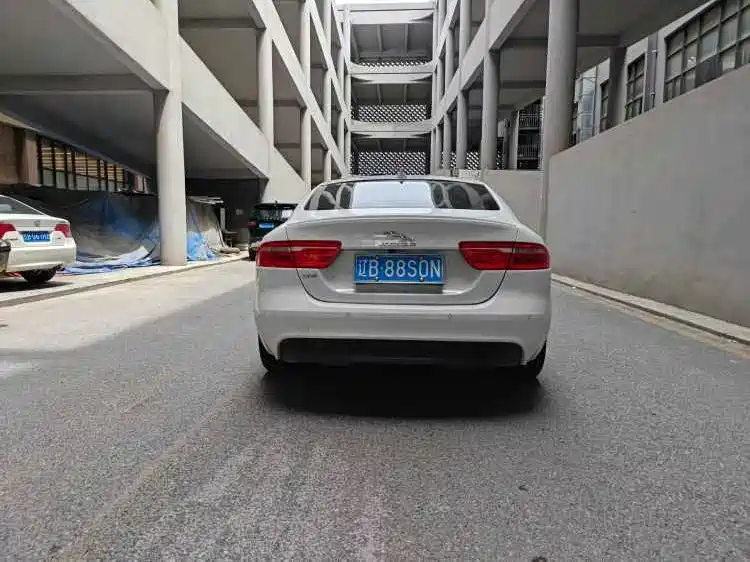 Jaguar XE 2016 — фото 6