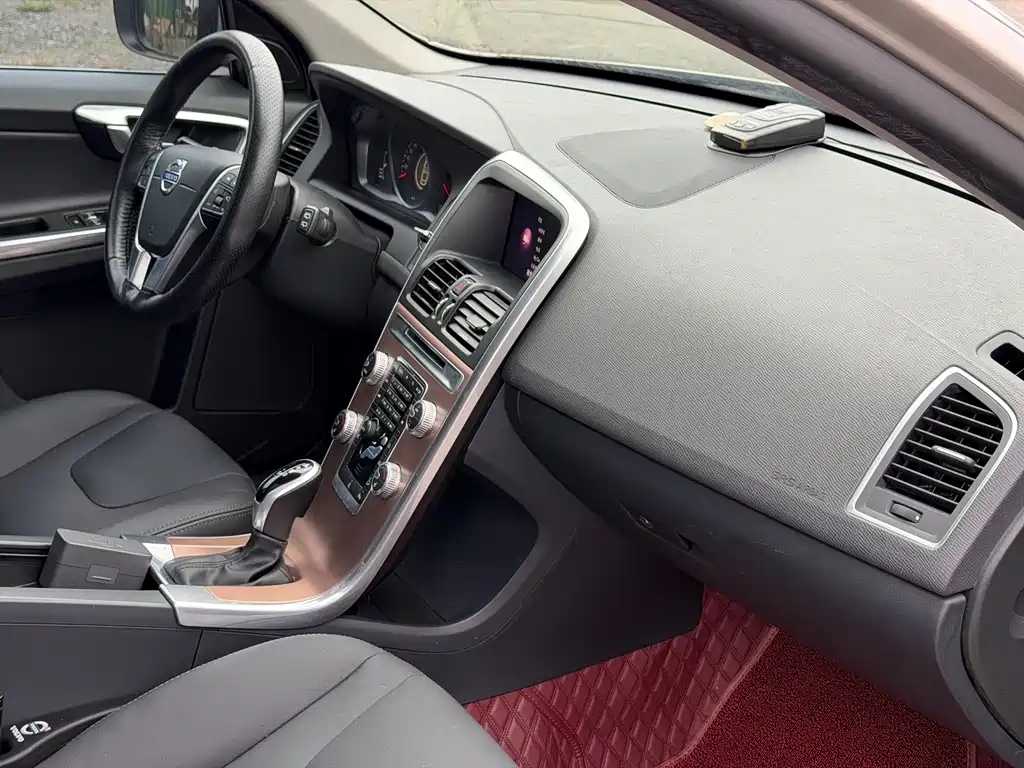 Volvo XC60 2017 — фото 12