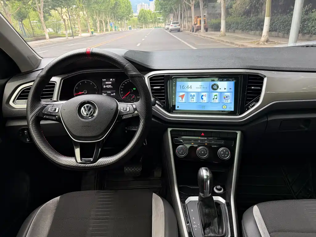 Volkswagen T-Roc 2018 — фото 22