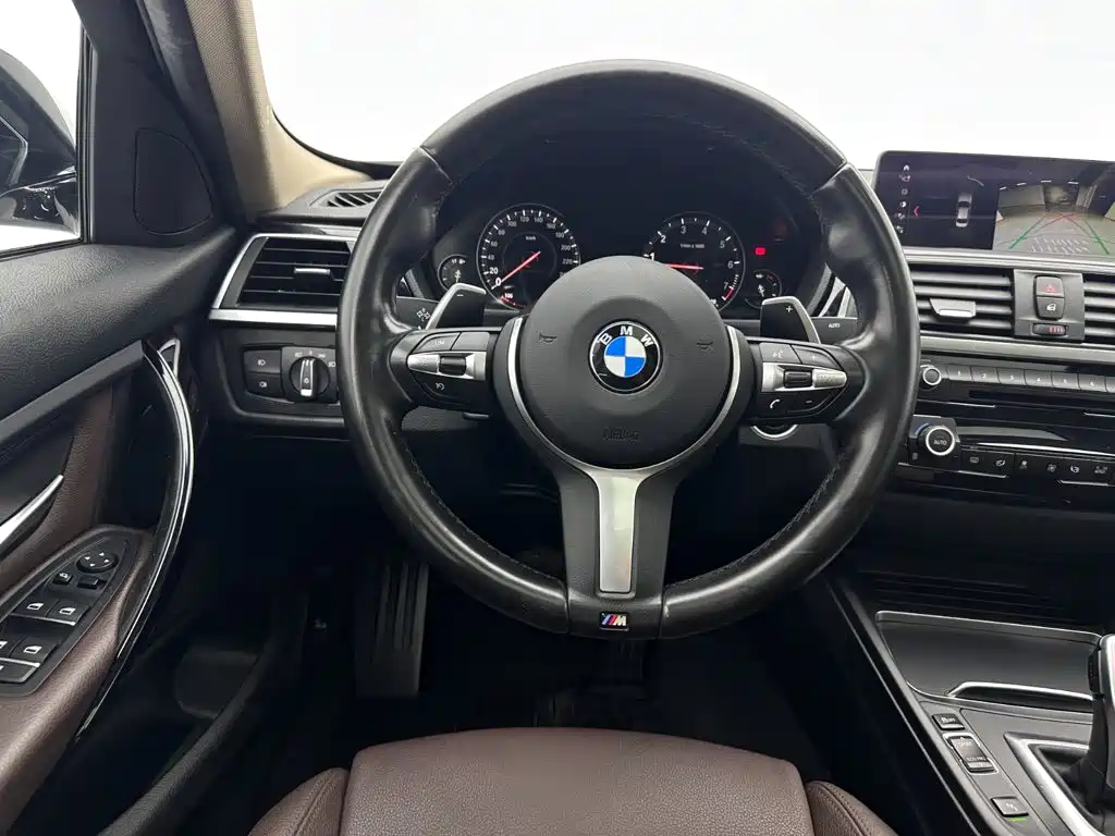 BMW 3 Series 2018 — фото 9
