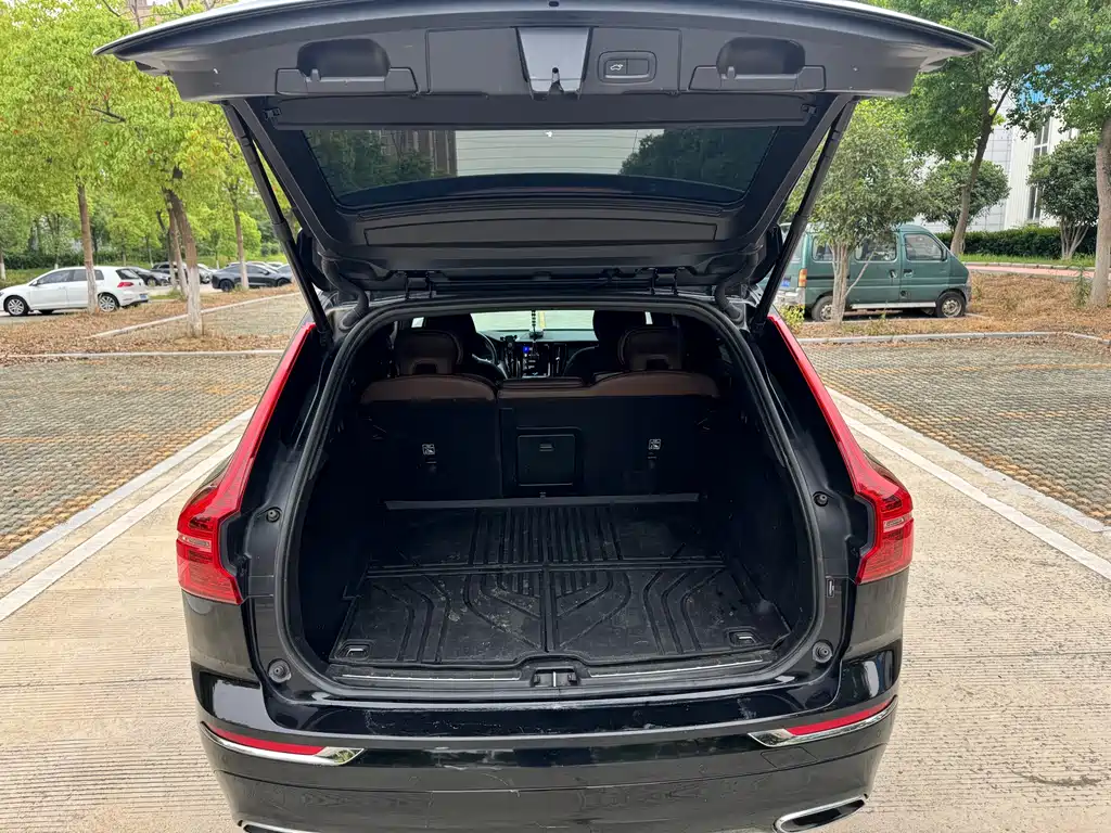 Volvo XC60 2021 — фото 12