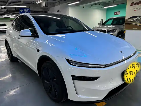 Tesla Model Y 2025