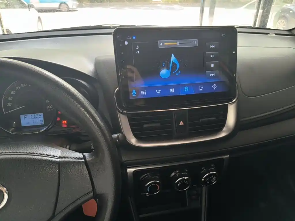 Toyota Yaris L 2021 — фото 10