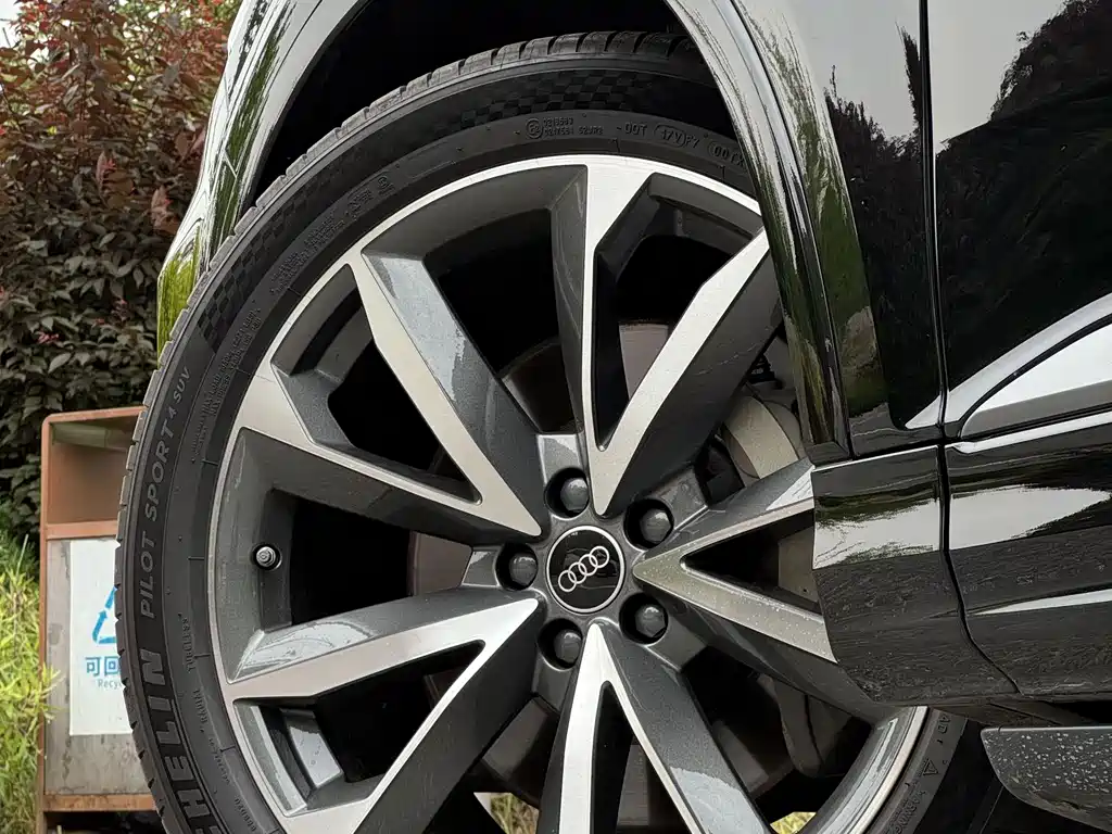 Audi Q7 2023 — фото 10