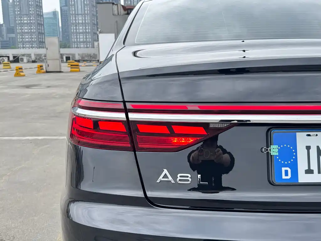 Audi A8 2023 — фото 18