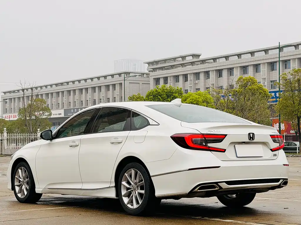 Honda Accord 2022 — фото 10