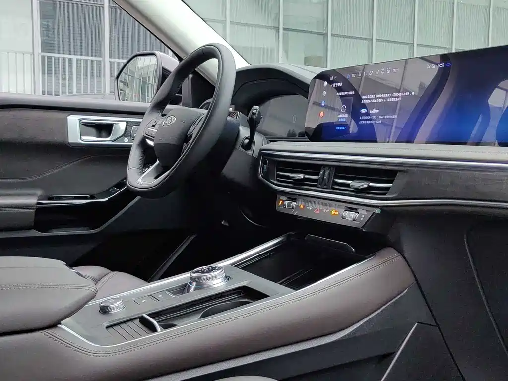 Ford Explorer 2025 — фото 18