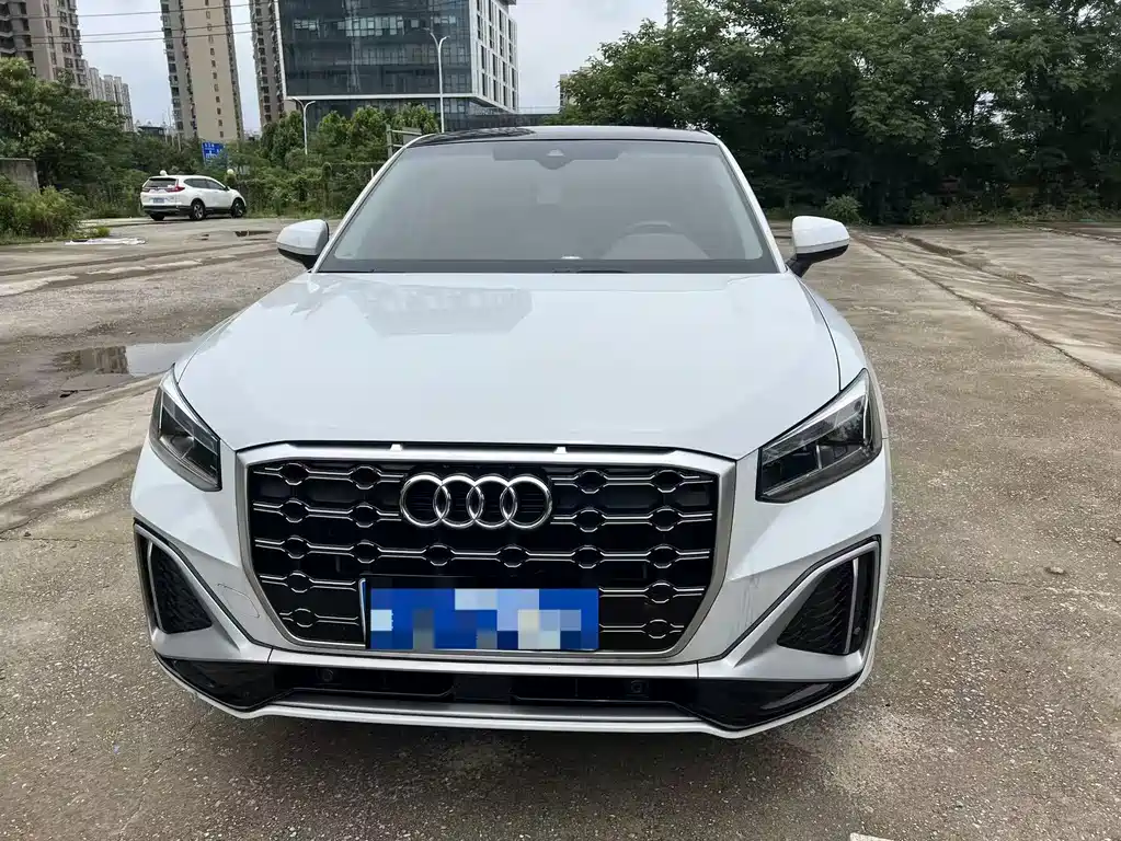 Audi Q2L 2022 — фото 2