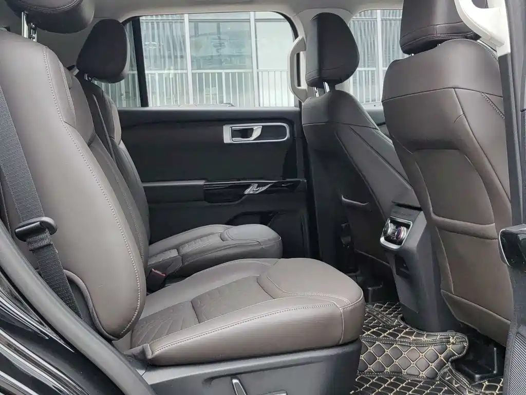 Ford Explorer 2025 — фото 20