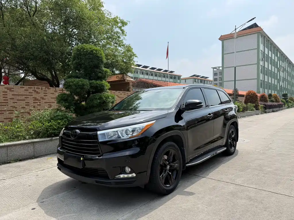 Toyota Highlander 2017 — фото 1