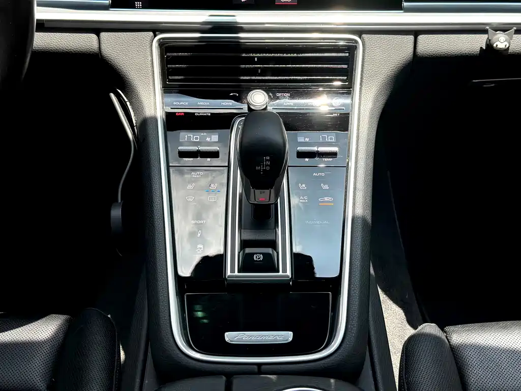 Porsche Panamera 2019 — фото 16