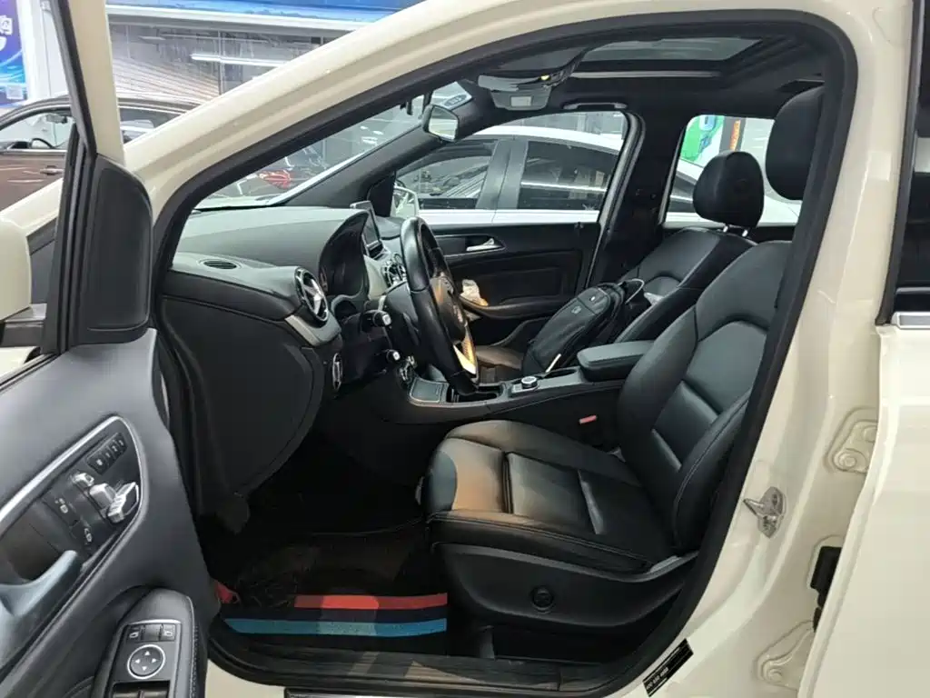 Mercedes-Benz B-Class 2016 — фото 15
