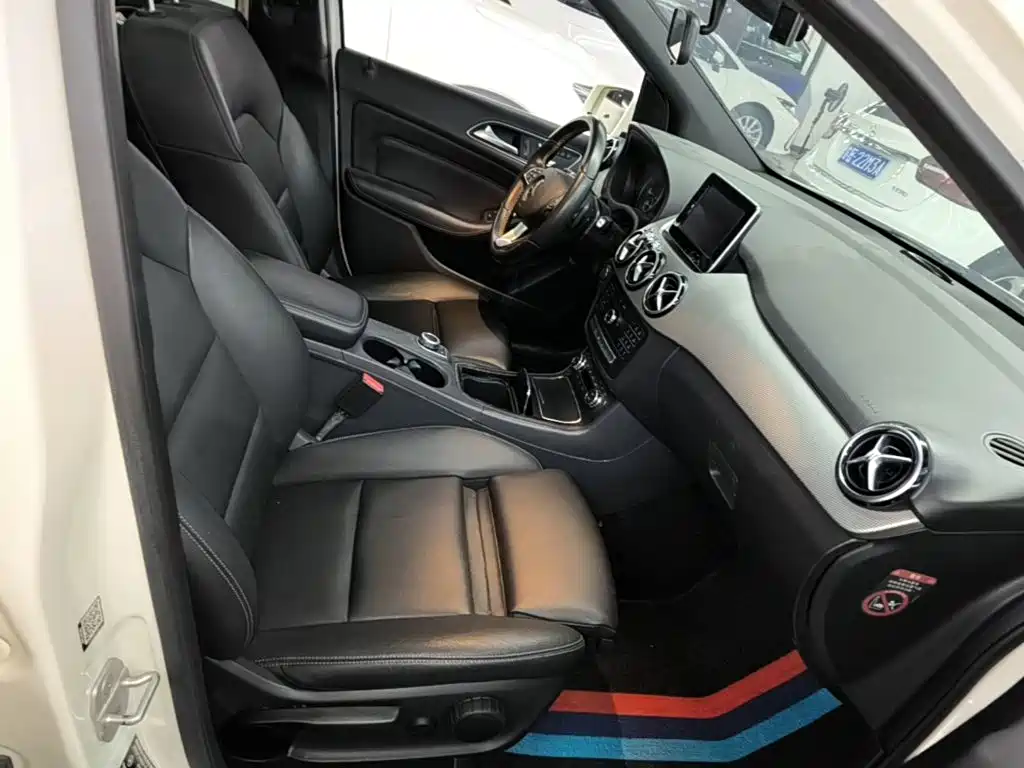 Mercedes-Benz B-Class 2016 — фото 25