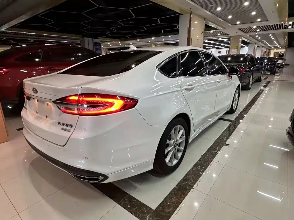 Ford Mondeo 2018 — фото 9