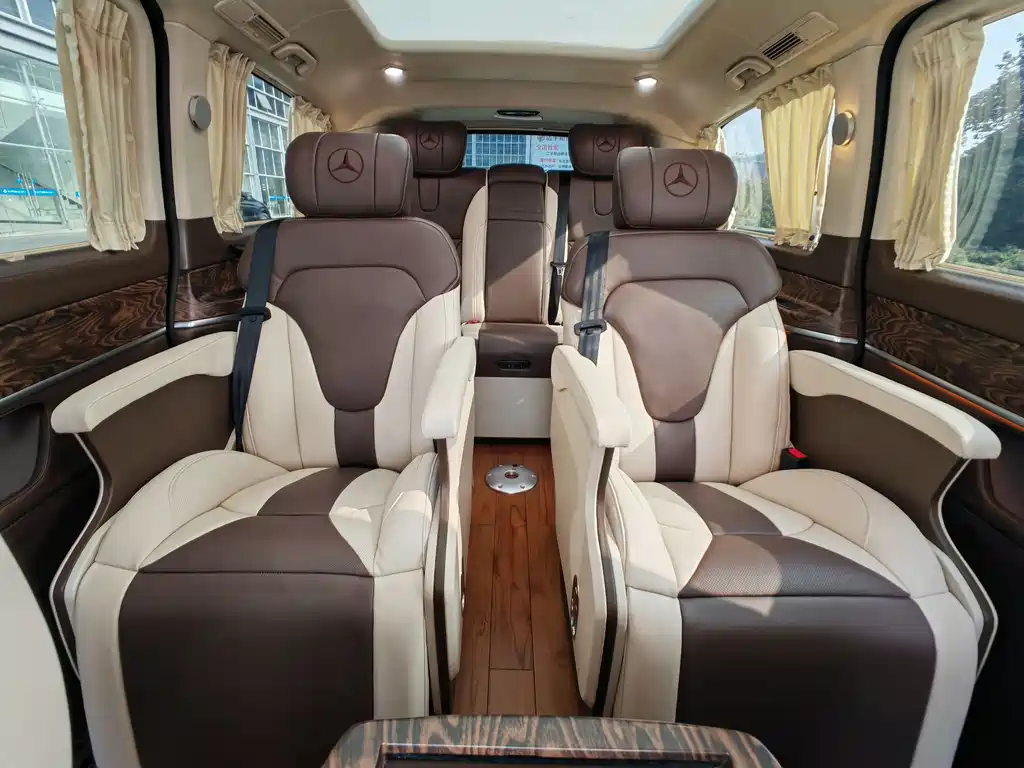 Mercedes-Benz V-Class 2019 — фото 23