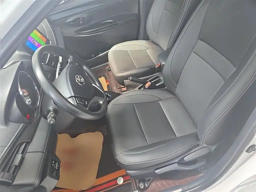 Toyota Yaris L 2023 — фото 15