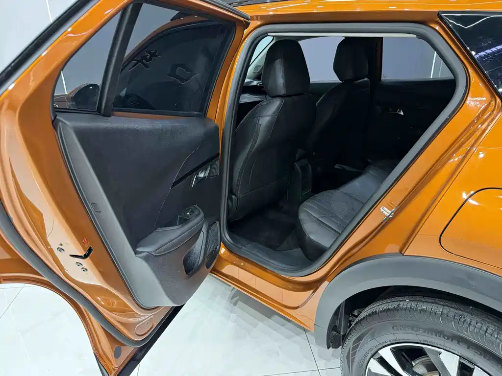 Peugeot 2008 2023 — фото 15