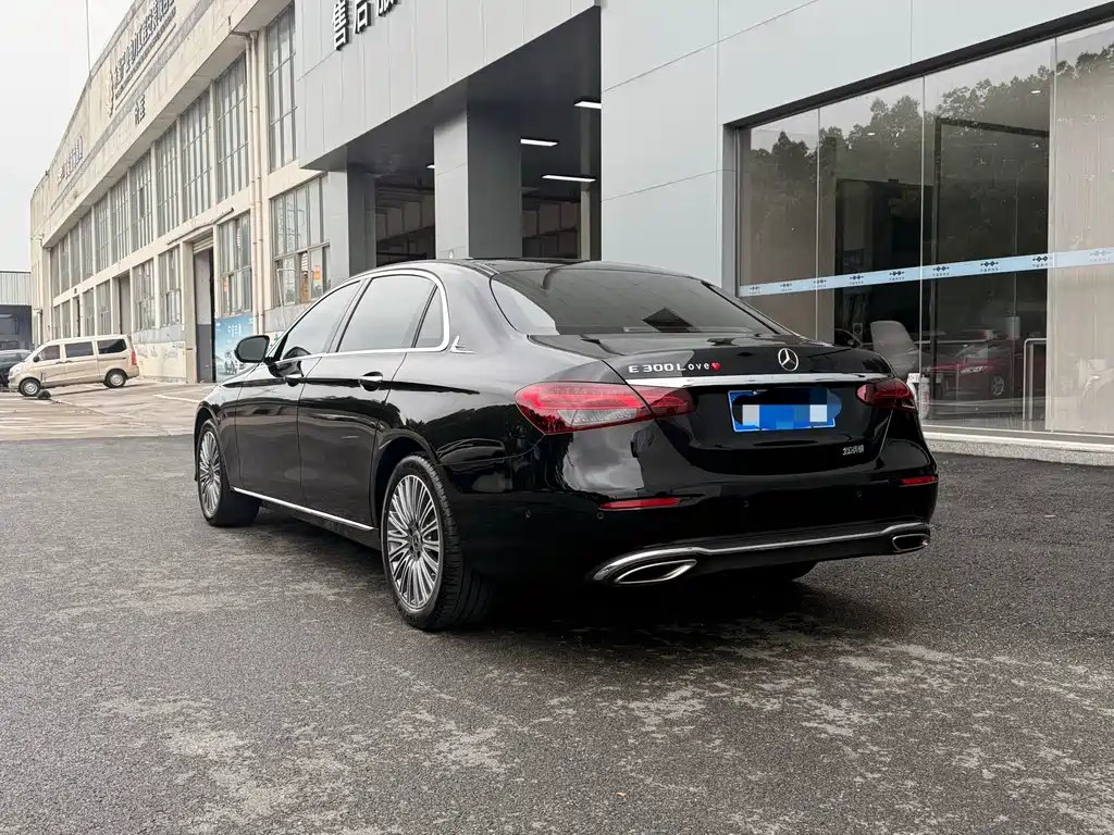 Mercedes-Benz E-Class 2023 — фото 10