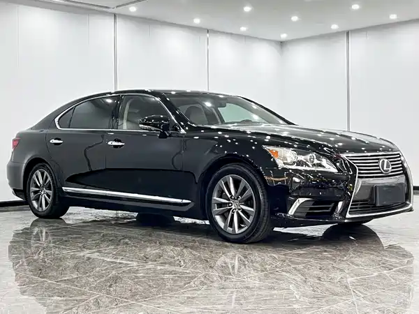 Lexus LS 2015