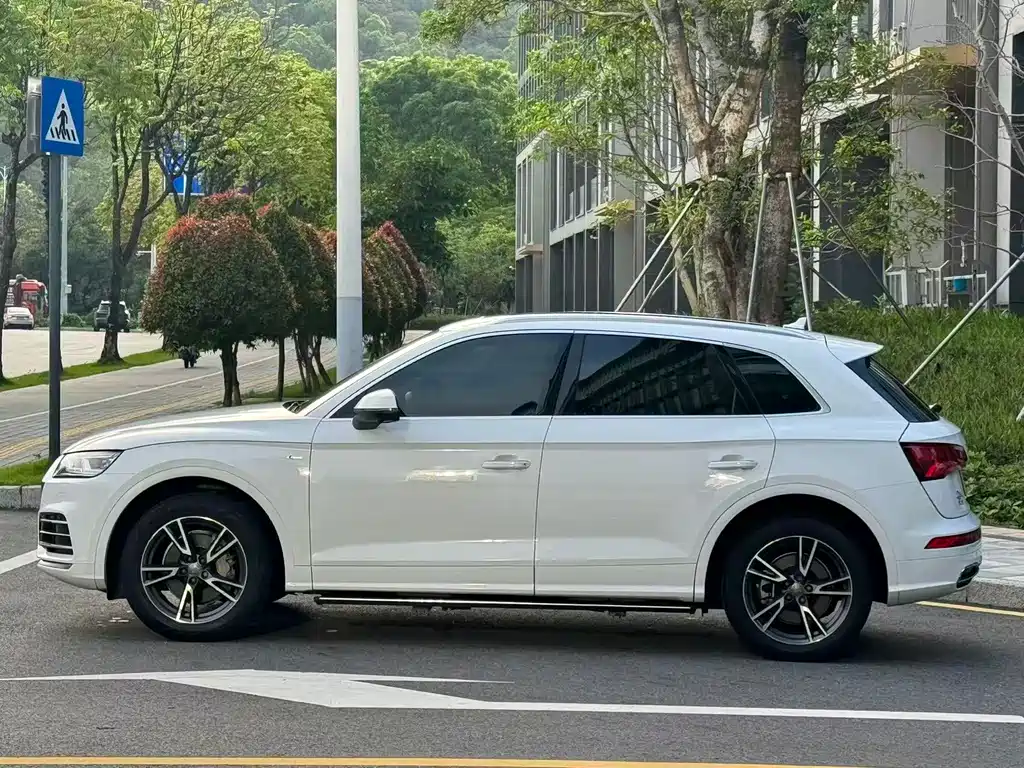 Audi Q5L 2021 — фото 7