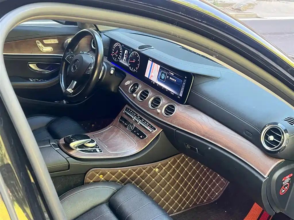 Mercedes-Benz E-Class 2018 — фото 17