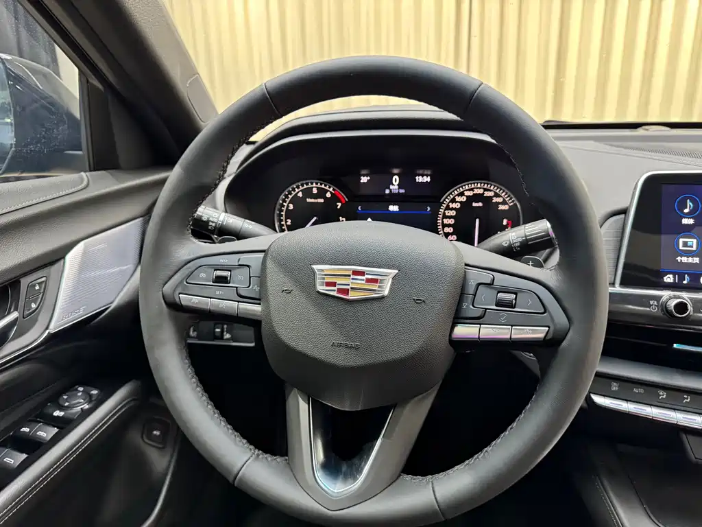 Cadillac CT4 2023 — фото 17