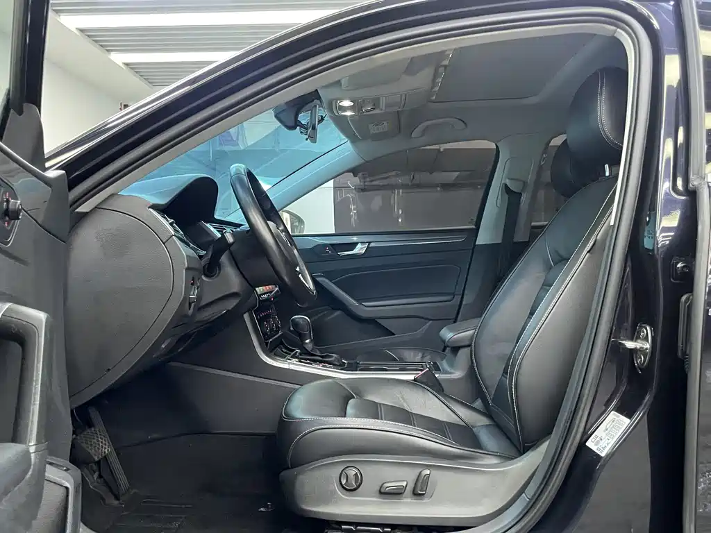 Volkswagen Passat 2017 — фото 17
