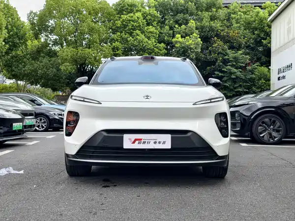 NIO ES8 2023