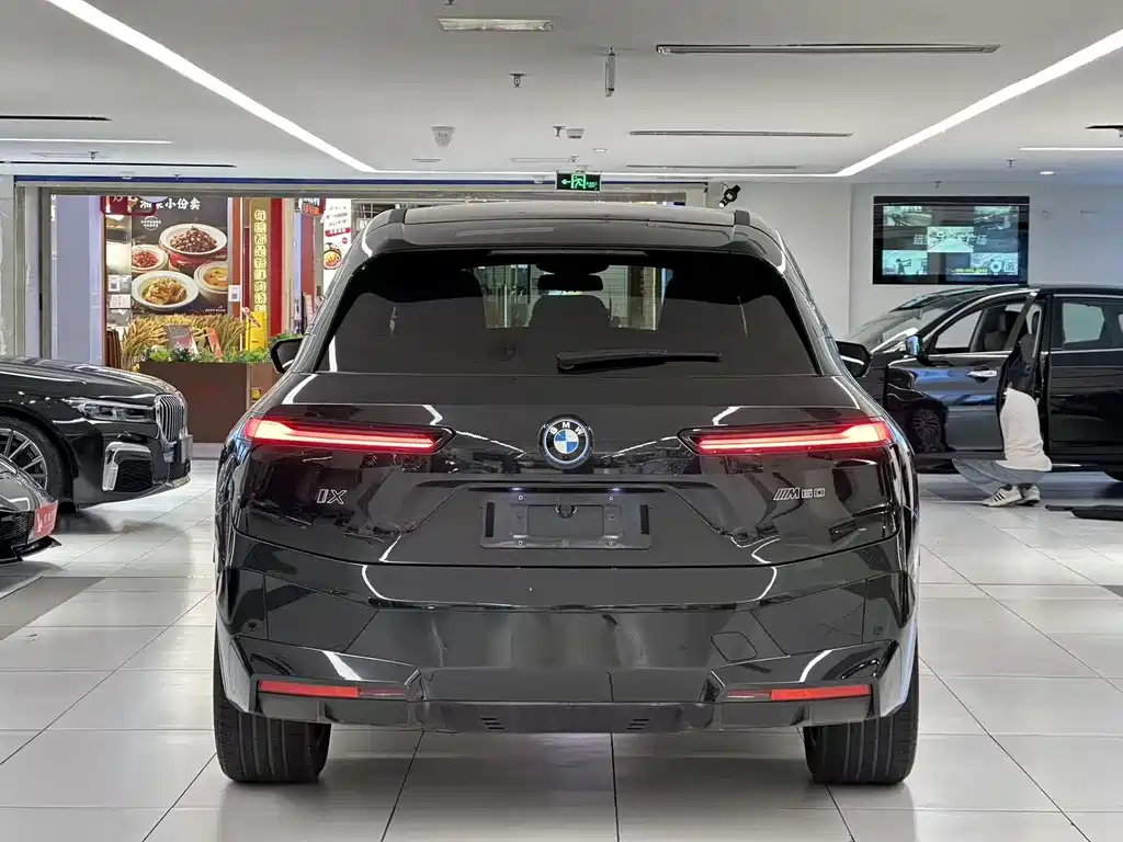 BMW iX 2024 — фото 12