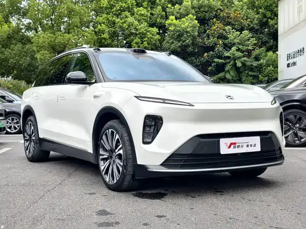 NIO ES8 2023